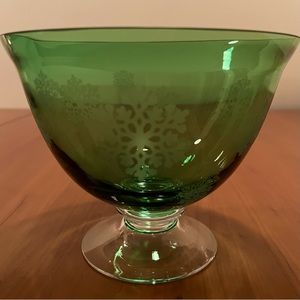 VINTAGE GREEN GLASS FOOTED COMPOTE BOWL WITH FROSTED SNOWFLAKES